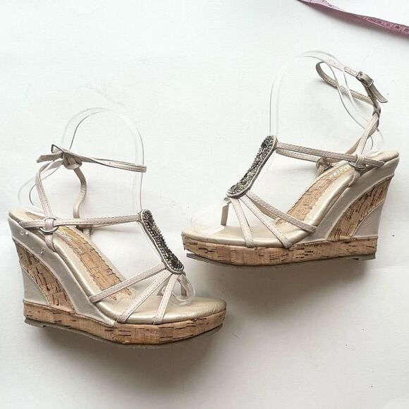 Very Volatile Women’s Beaded Ankle Strap Wedge Heels Cream Tan Size 6 - Picture 7 of 9